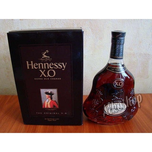 Hennessy XO 0.7 в подарочной